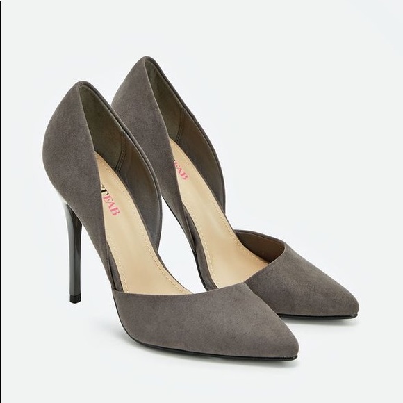 Eada Heel Pump in Olive - Picture 2 of 10